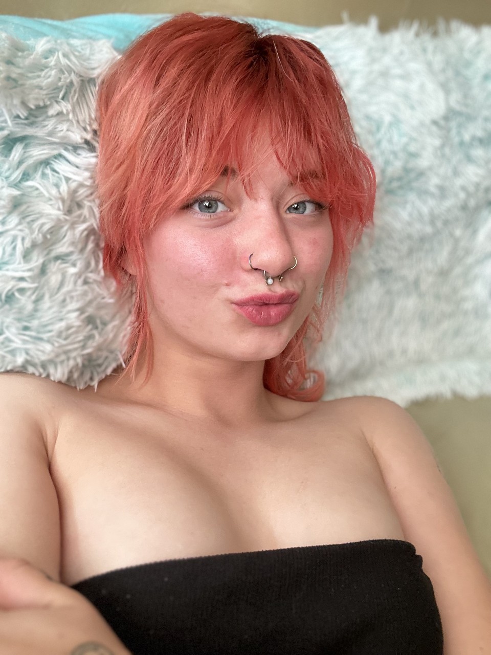 OnlyFans burnunda hızma olan orospu Abby spor kıyafetleriyle aynada poz veriyor OnlyFans burnunda hızma olan orospu Abby spor kıyafetleriyle aynada poz veriyor