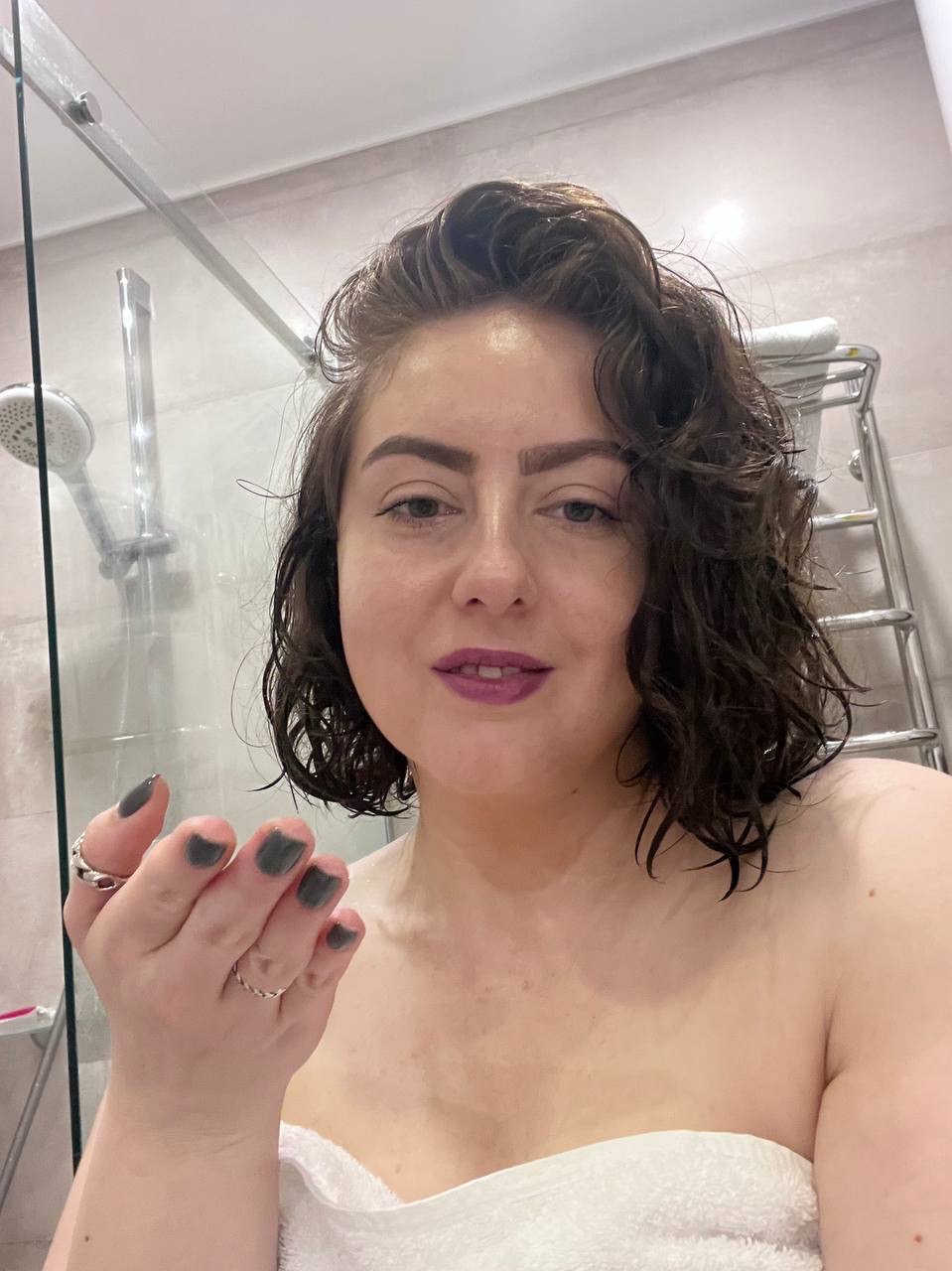 OnlyFans gordita Kristi KKK exponiendo sus arcos asesinos en el baño OnlyFans gordita Kristi KKK exponiendo sus arcos asesinos en el baño