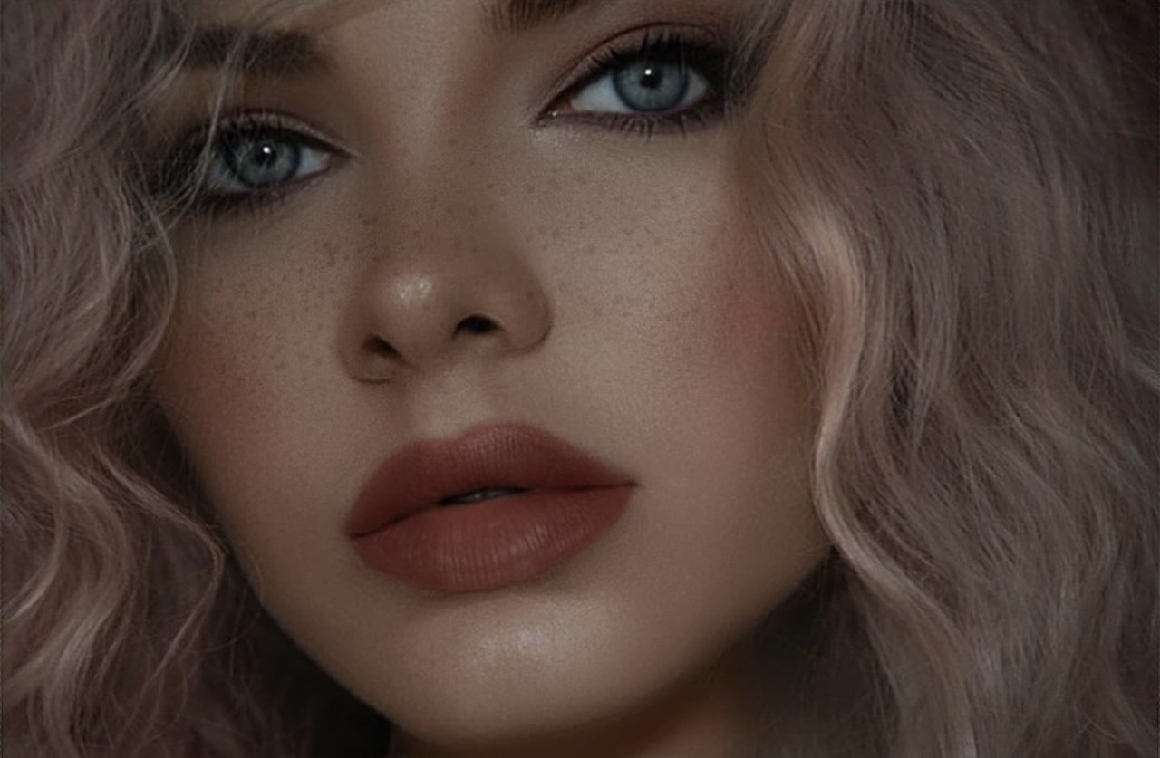 Tatlı kum saati prensesi Ariela Moon, iç ve dış mekanlarda tatlı giysiler içinde poz veriyor Tatlı kum saati prensesi Ariela Moon, iç ve dış mekanlarda tatlı giysiler içinde poz veriyor