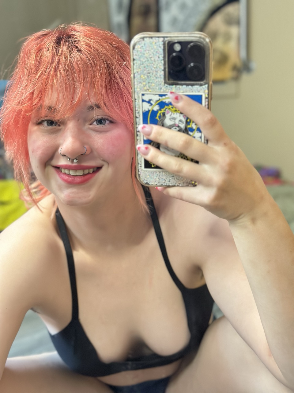 A doce modelo de câmara ao vivo do OnlyFans, Ginger Abby, provoca com o seu grande buraco do cu A doce modelo de câmara ao vivo do OnlyFans, Ginger Abby, provoca com o seu grande buraco do cu