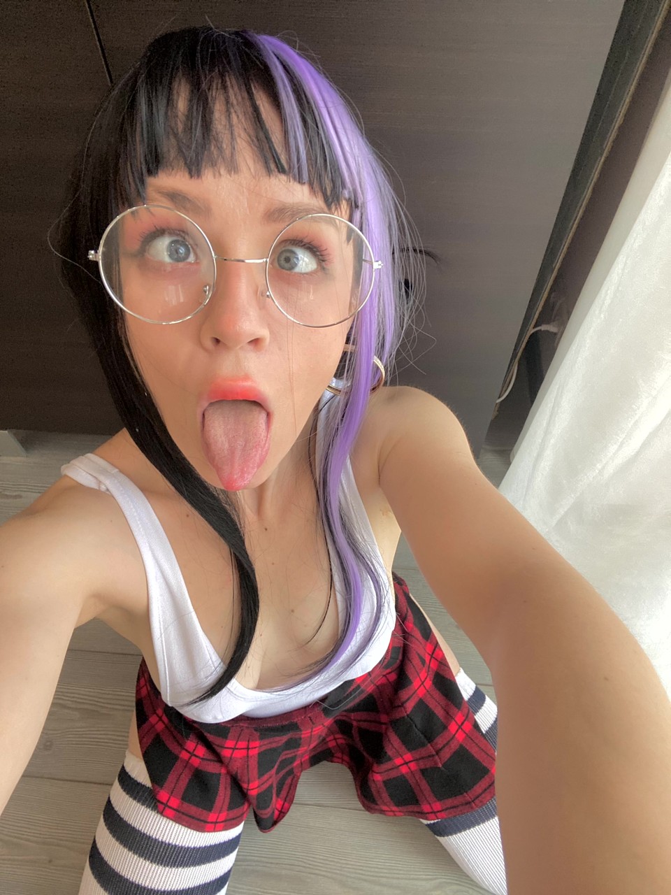 Güzel onlyfans kızı Mia Addams solo sahnede pelüş kıyafetler içinde poz veriyor Güzel onlyfans kızı Mia Addams solo sahnede pelüş kıyafetler içinde poz veriyor