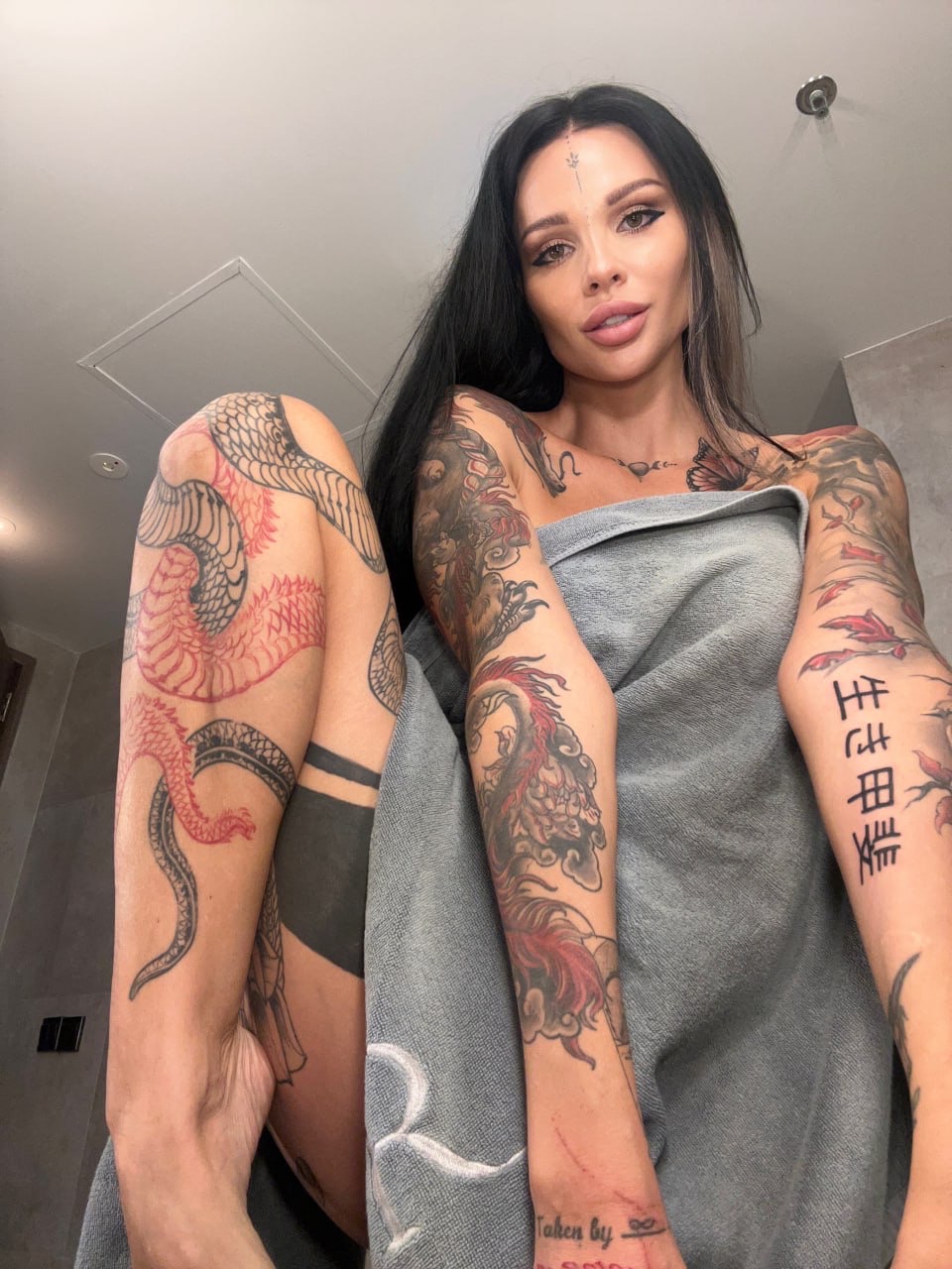 Inked Sunny Free Strips to Show Big Tits and Ass in Glamorous Solo Inked Sunny Free Strips to Show Big Tits and Ass in Glamorous Solo