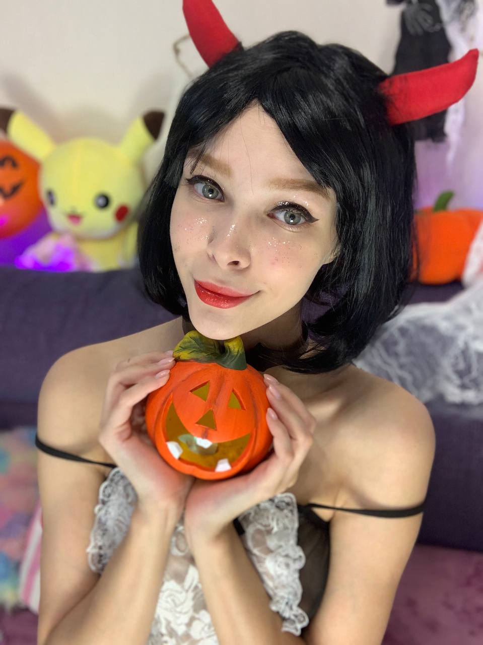 La bellezza dilettante OnlyFans Little Kitty in posa con la sua lussuosa lingerie La bellezza dilettante OnlyFans Little Kitty in posa con la sua lussuosa lingerie