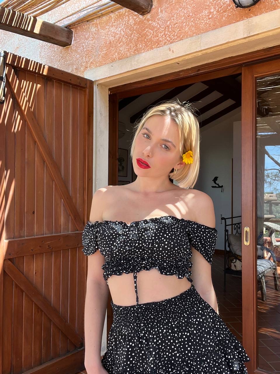 Bawdy nur Fans Bimbo Beghe B entblößt ihre feste Tüten und berührt ihre twat Bawdy nur Fans Bimbo Beghe B entblößt ihre feste Tüten und berührt ihre twat