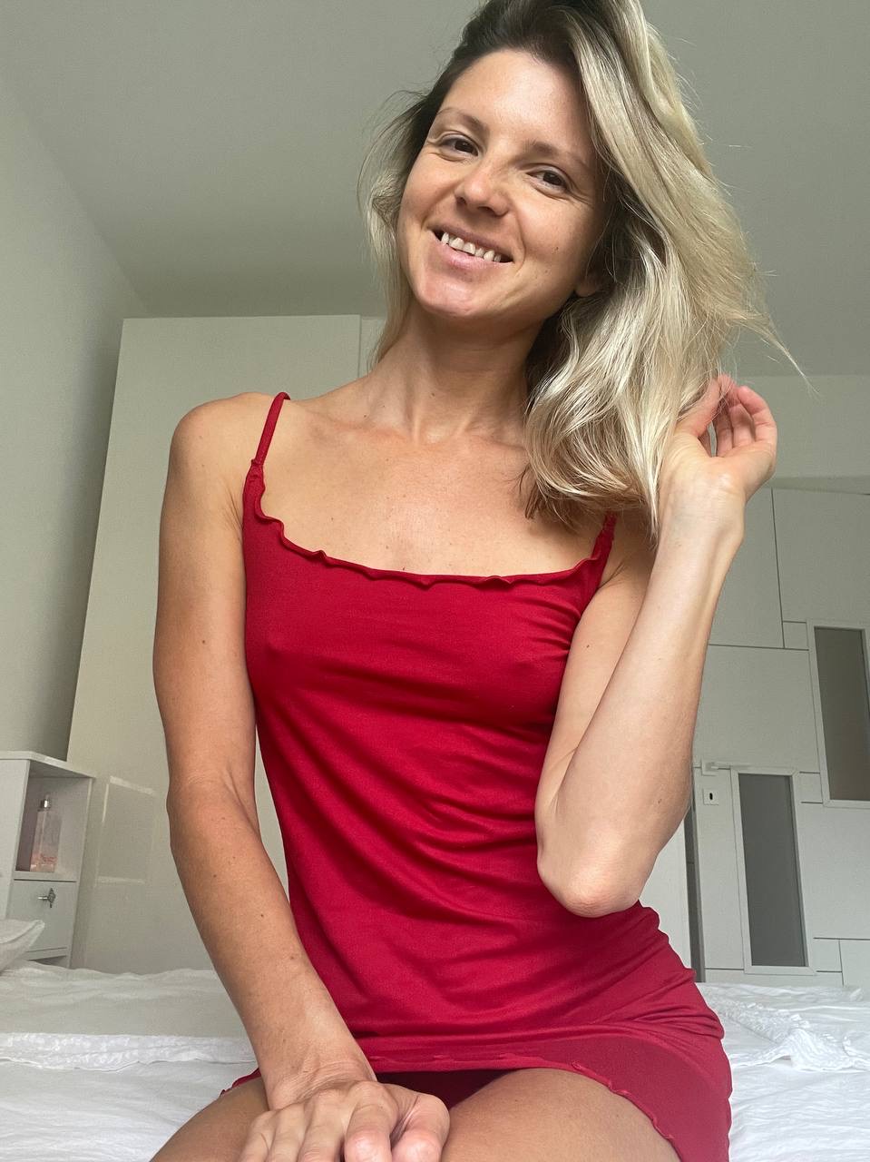 L'oca in forma OnlyFans Gina Gerson rivela i suoi piedi e le sue tette piccole in un assolo L'oca in forma OnlyFans Gina Gerson rivela i suoi piedi e le sue tette piccole in un assolo