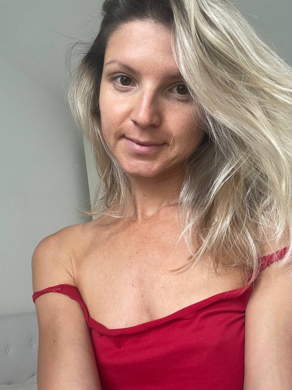 L'oca in forma OnlyFans Gina Gerson rivela i suoi piedi e le sue tette piccole in un assolo L'oca in forma OnlyFans Gina Gerson rivela i suoi piedi e le sue tette piccole in un assolo
