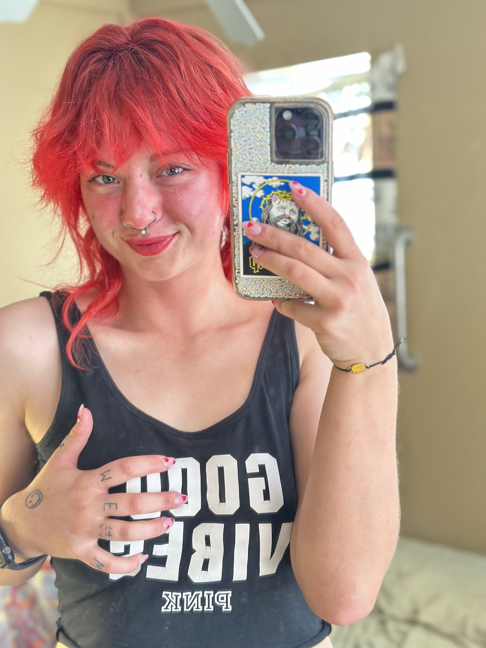 OnlyFans tentadora con un piercing en la nariz Abby posa seductoramente en un solo OnlyFans tentadora con un piercing en la nariz Abby posa seductoramente en un solo