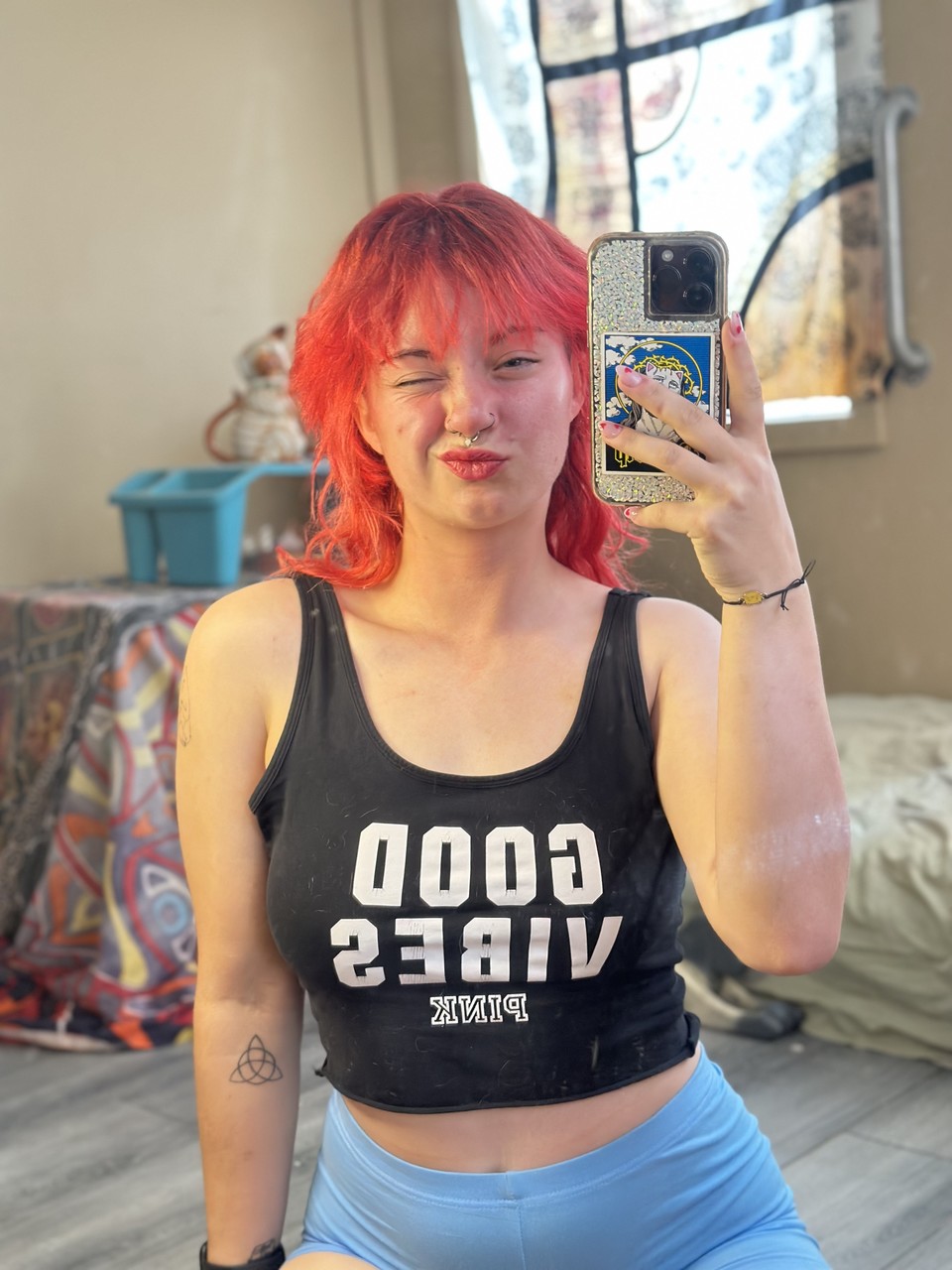OnlyFans tentadora con un piercing en la nariz Abby posa seductoramente en un solo OnlyFans tentadora con un piercing en la nariz Abby posa seductoramente en un solo