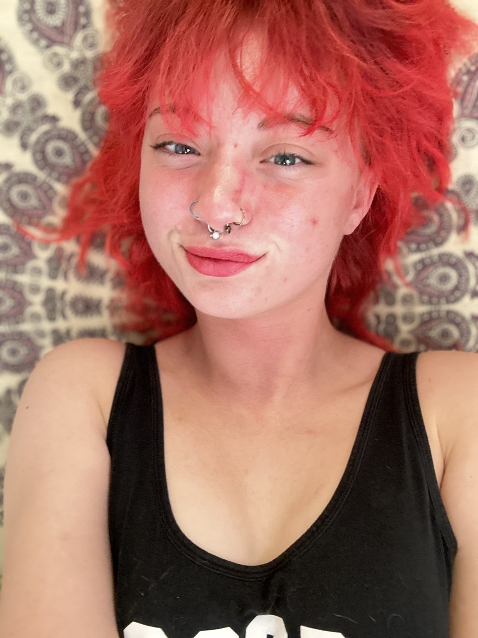 OnlyFans tentadora con un piercing en la nariz Abby posa seductoramente en un solo OnlyFans tentadora con un piercing en la nariz Abby posa seductoramente en un solo