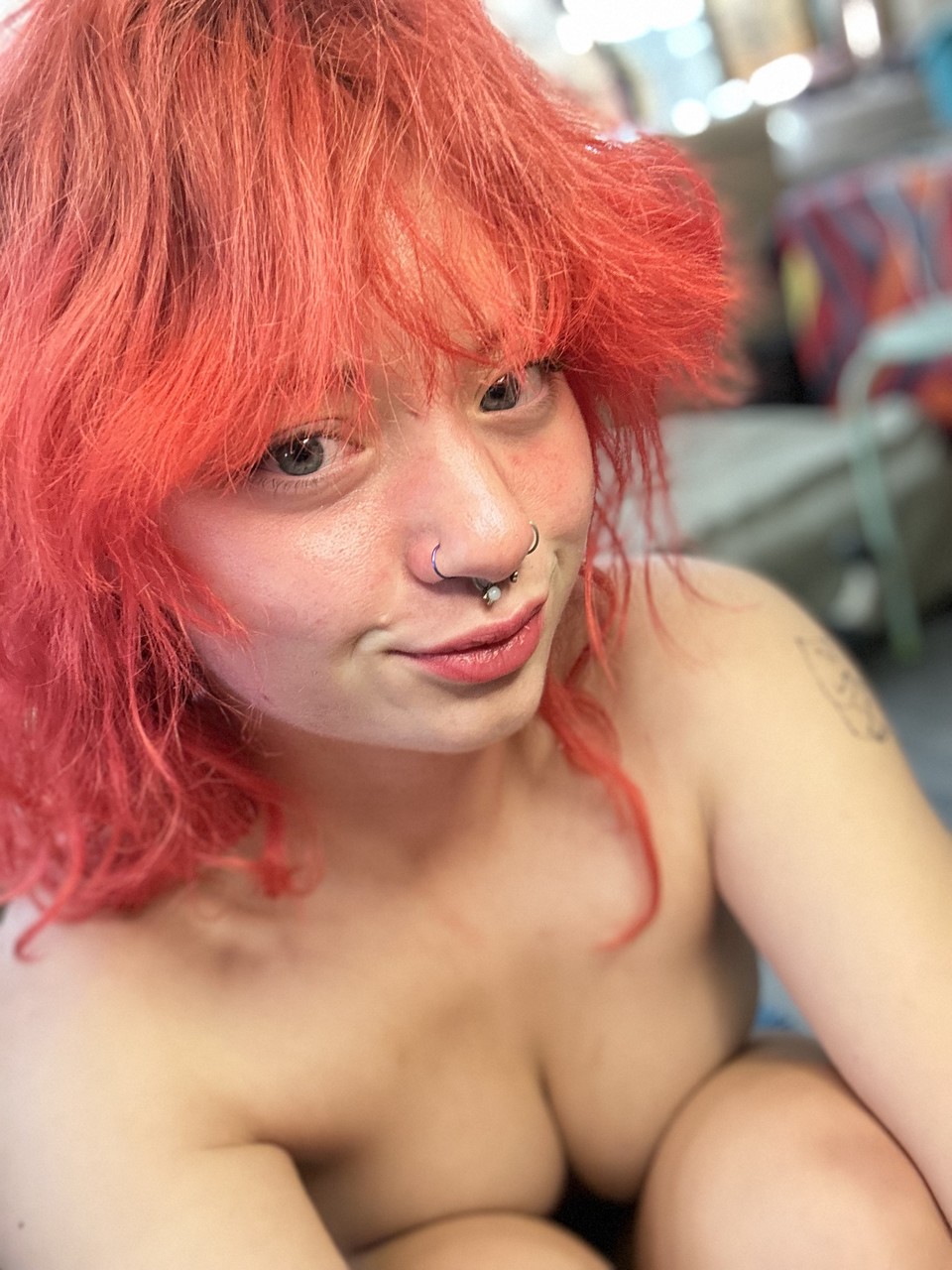 OnlyFans tentadora con un piercing en la nariz Abby posa seductoramente en un solo OnlyFans tentadora con un piercing en la nariz Abby posa seductoramente en un solo