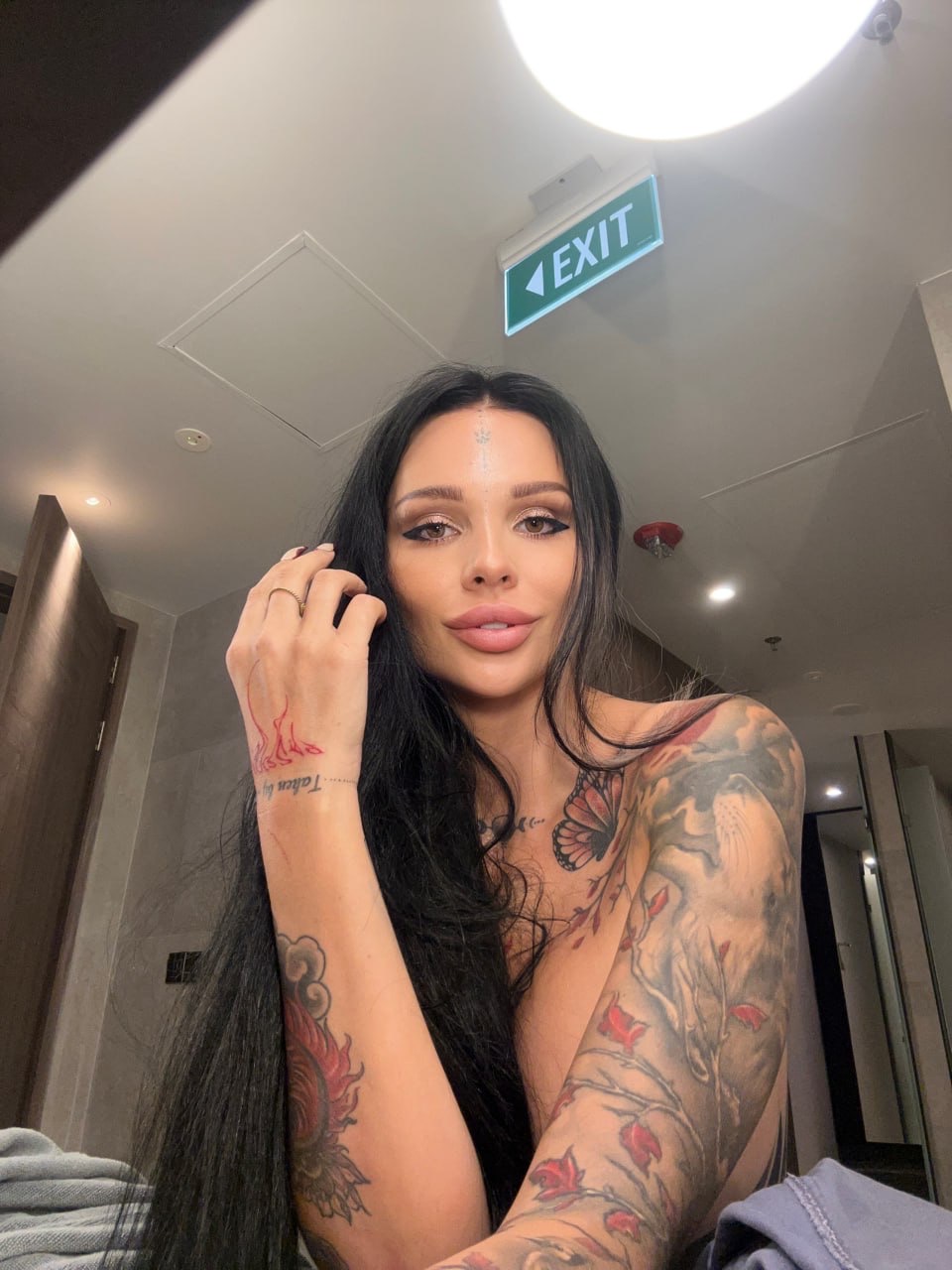 Atramentowa księżniczka OnlyFans Sunny Free prezentuje swoje zabójcze łuki w solo Atramentowa księżniczka OnlyFans Sunny Free prezentuje swoje zabójcze łuki w solo