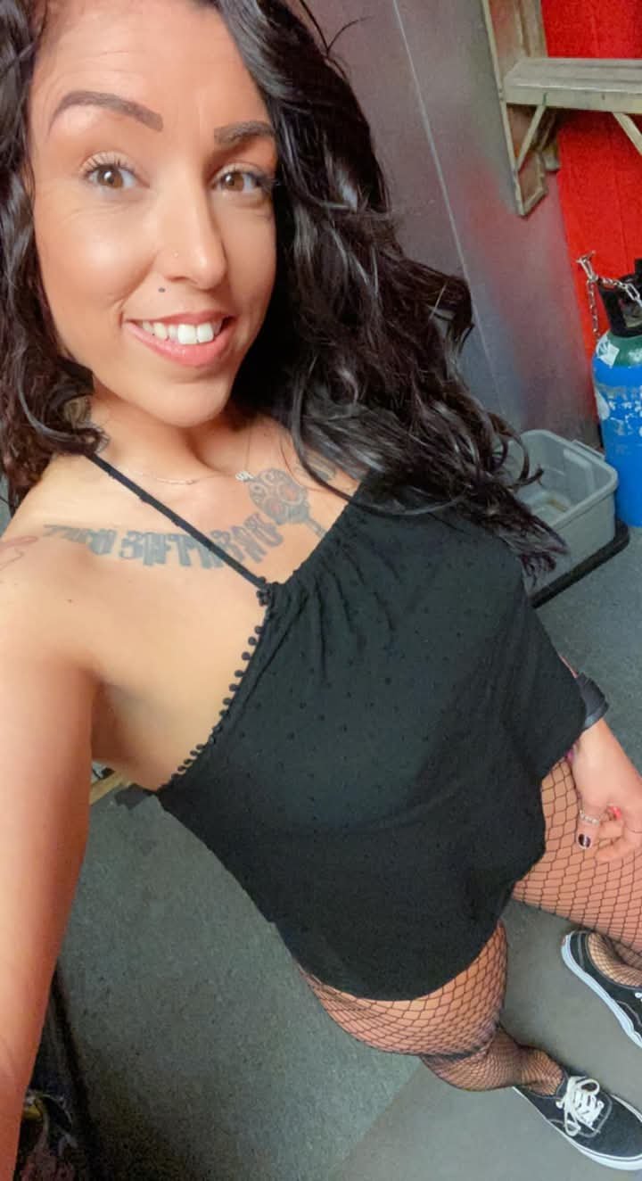 成熟したMILF妻がさらに視聴者コメントのために焦らす 9