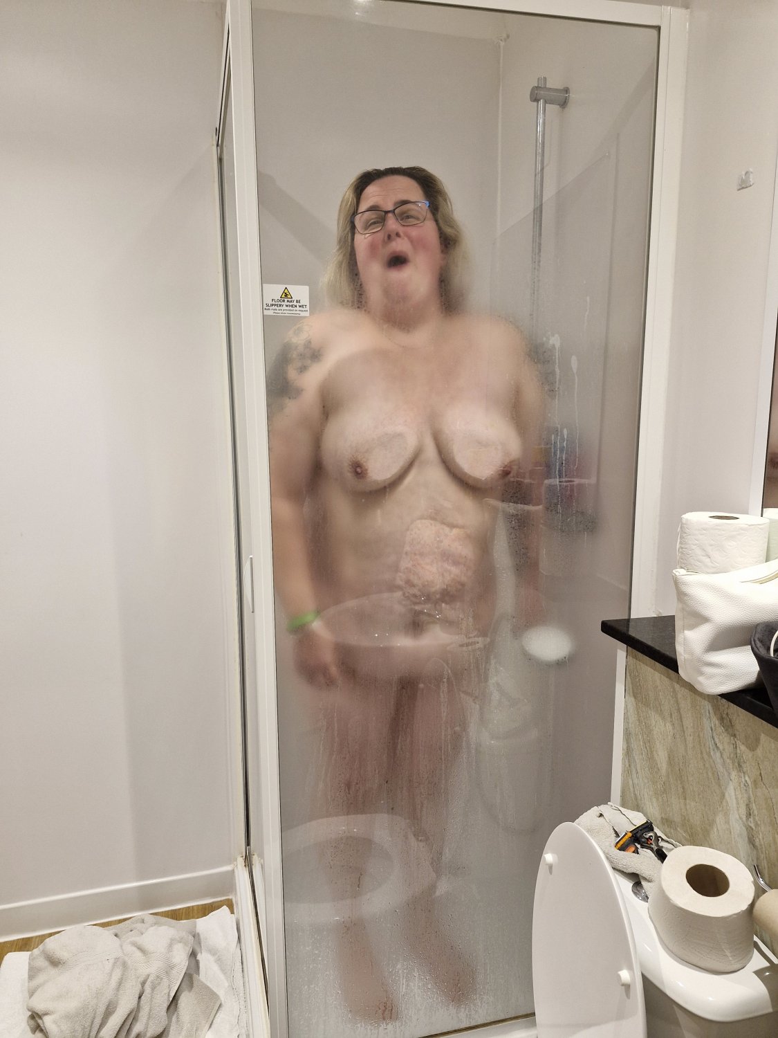 Die Frau eines Freundes hat vor ein paar 43