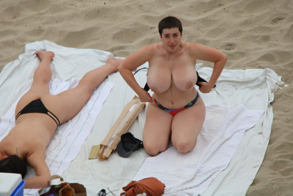 Chunky Amateur Babe Flaunts Massive Tits in Busty Homemade Show 13