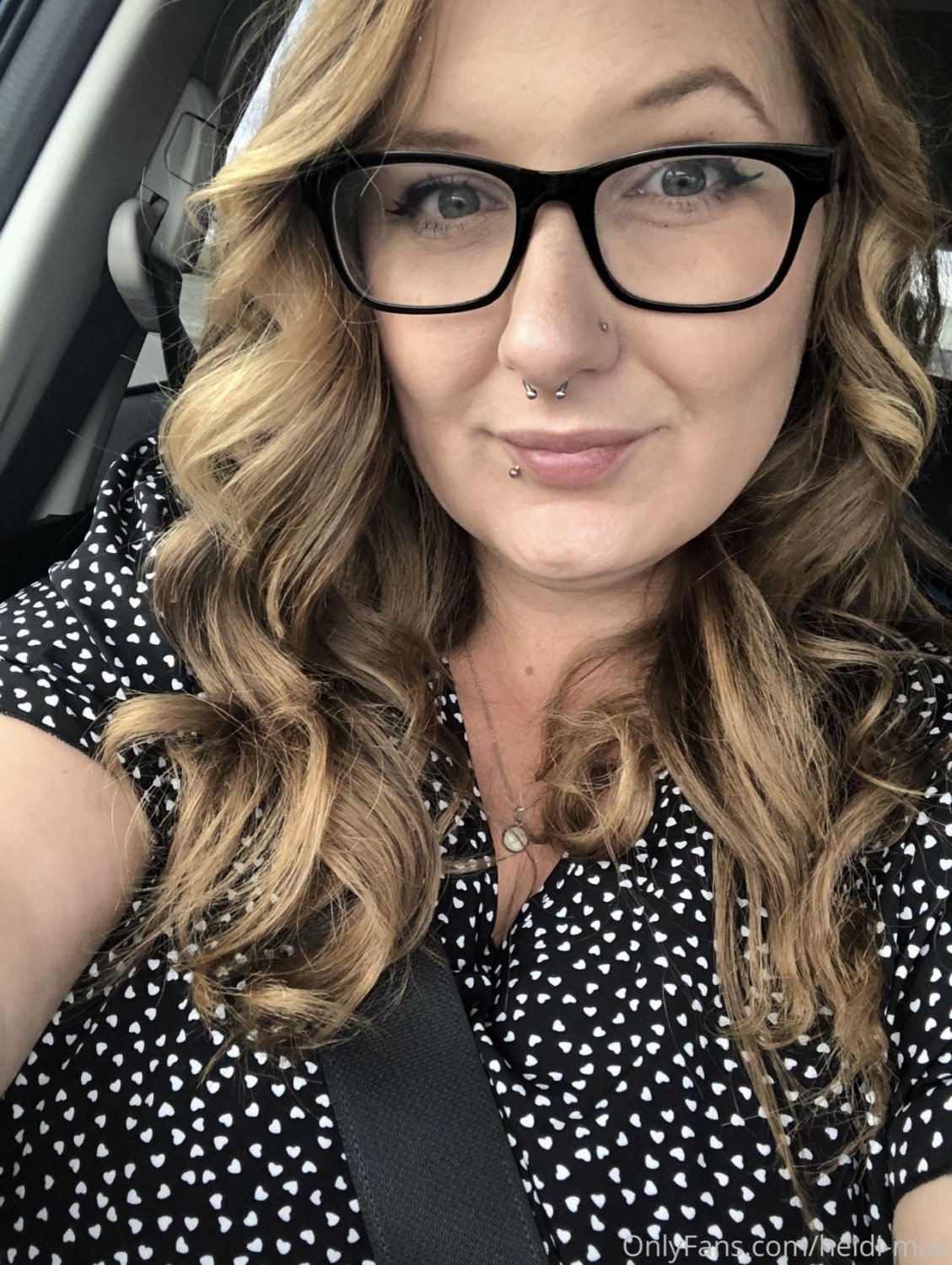 Chunky Amateur Babe Flaunts Massive Tits in Busty Homemade Show 43