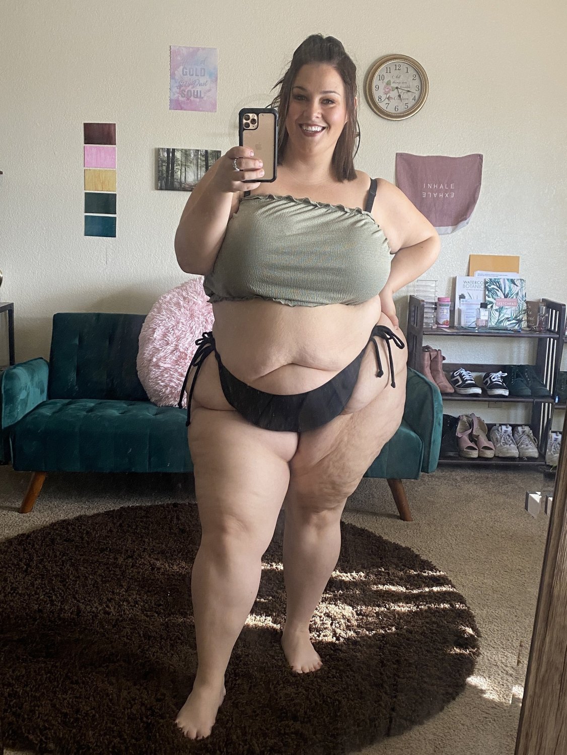 Chunky Amateur Babe Flaunts Massive Tits in Busty Homemade Show 47