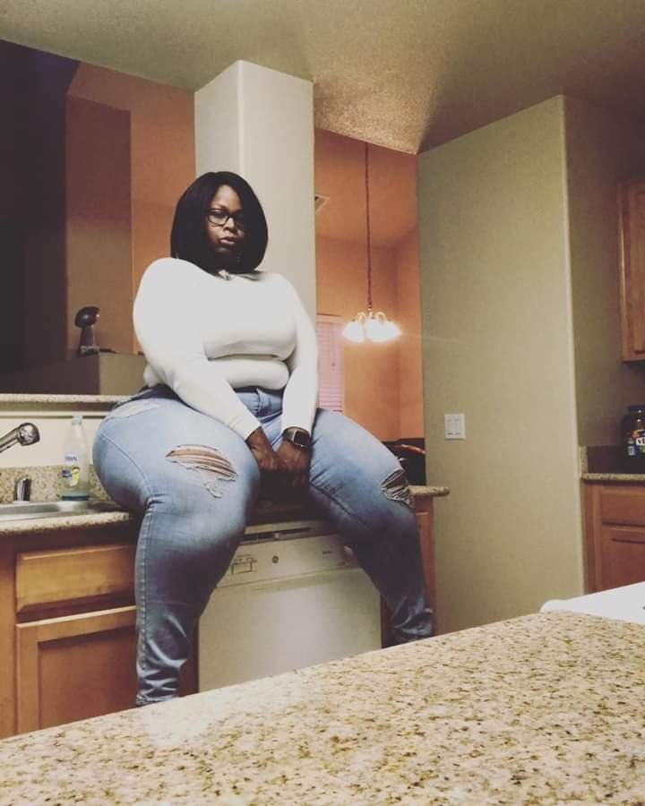 Voluptuous Ebony Babe Caught Off Guard 13