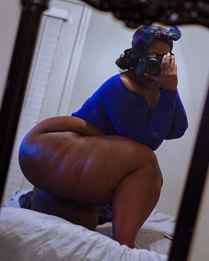 Voluptuous Ebony Babe Caught Off Guard 17