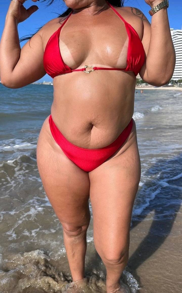 Brazilian MILF Ayla Shows Off Her Curves 12