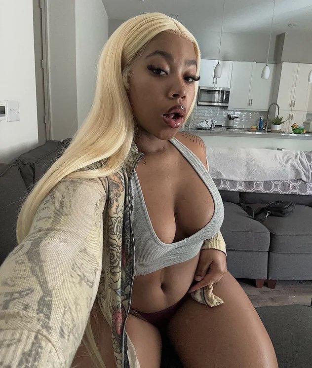 厚い曲線焦らしがセルフィークリップで自分を快楽 6