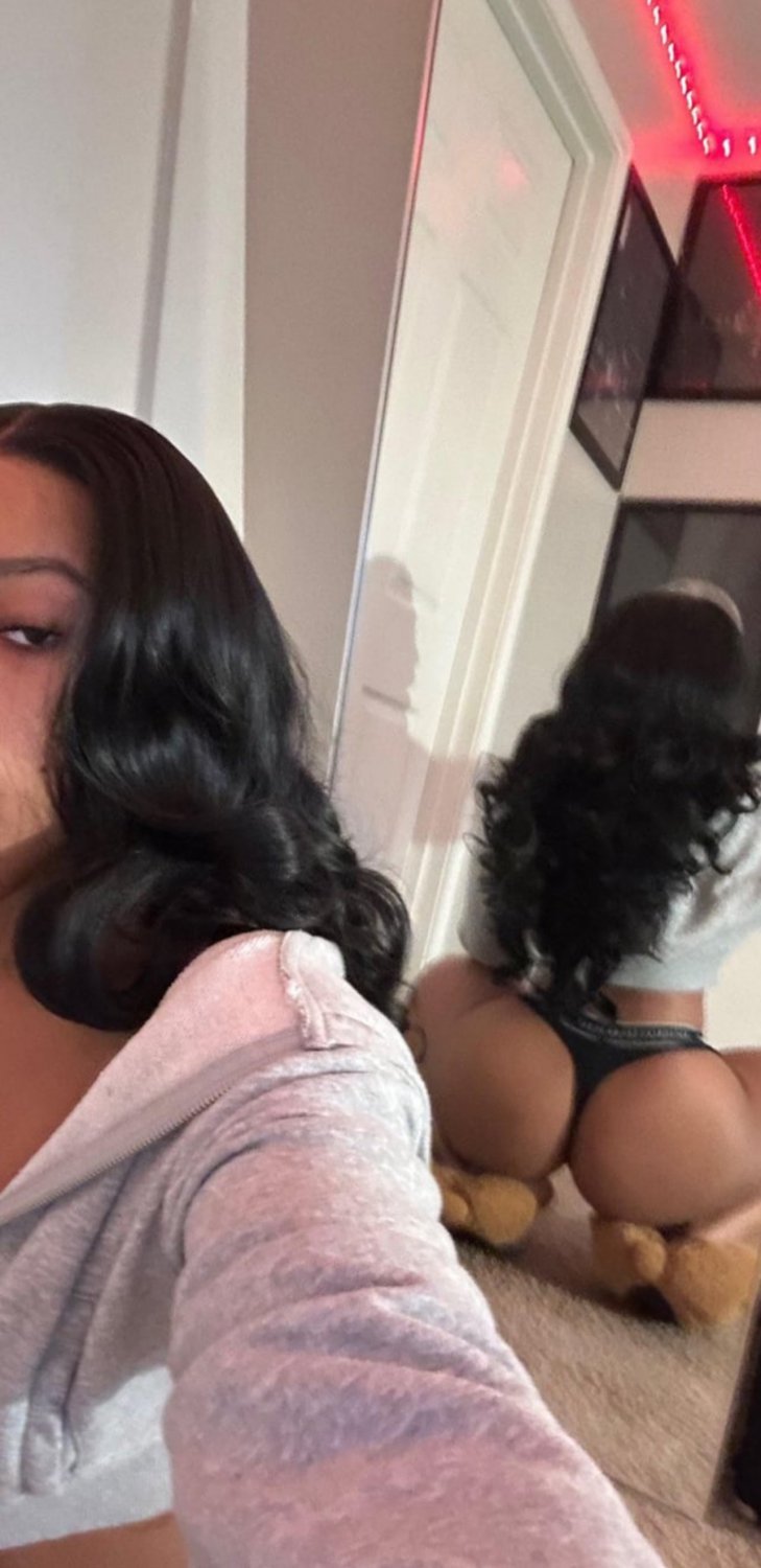 厚い曲線焦らしがセルフィークリップで自分を快楽 9