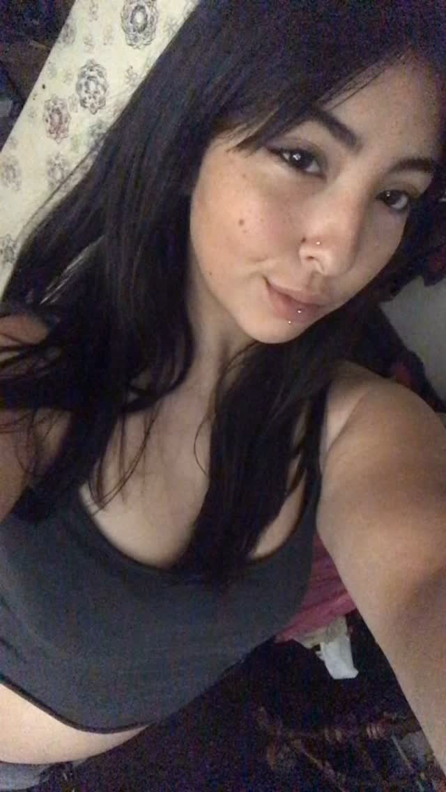 Curvy Latina Martu Shows Off Her Juicy Booty 4