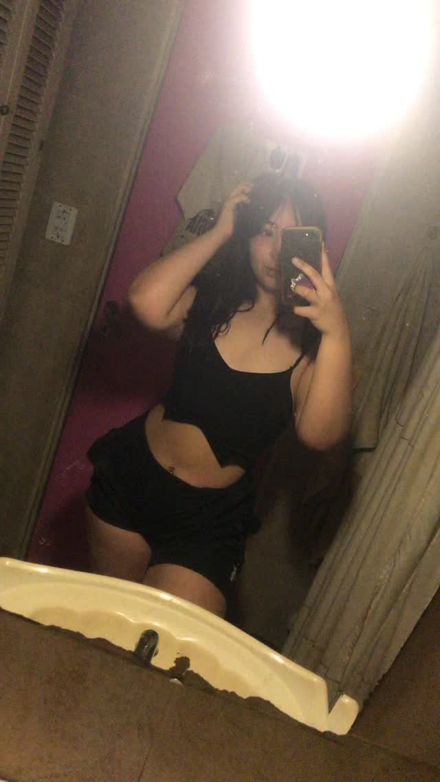 Curvy Latina Martu Shows Off Her Juicy Booty 7