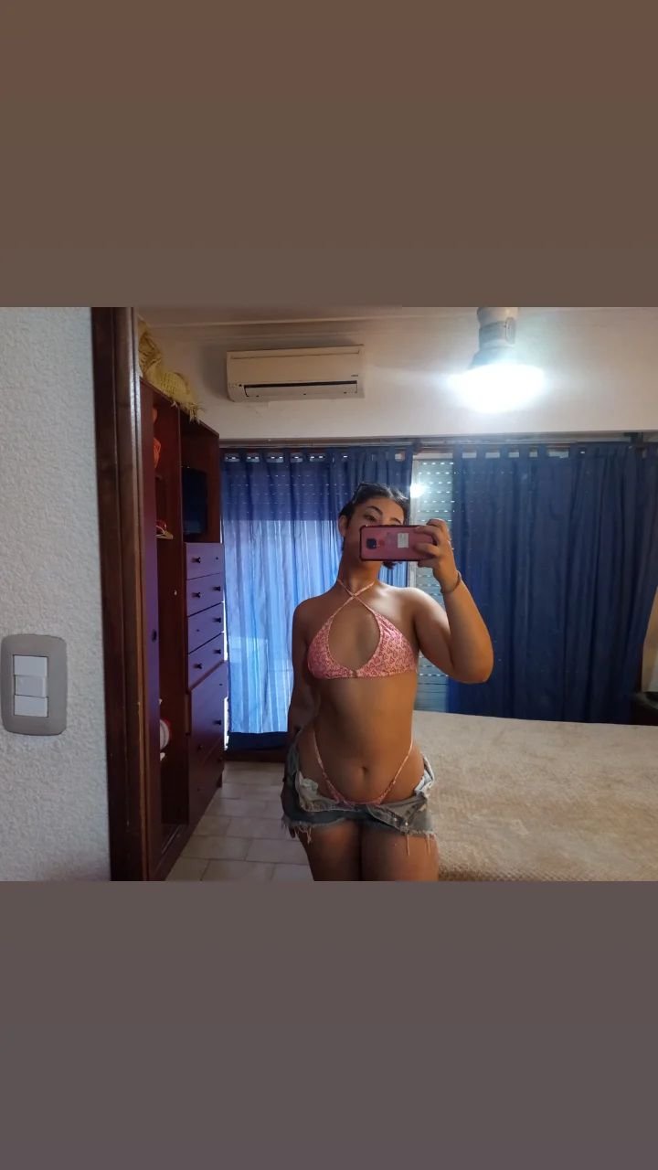 Curvy Latina Martu Shows Off Her Juicy Booty 9