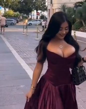 Buxom Beauty Rocking a Stunning Dress 2