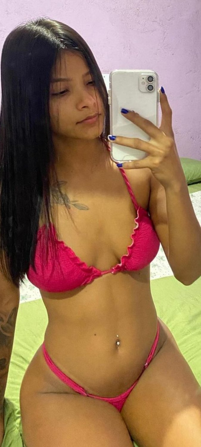 チーキーセルフィースナップショットザットハイドズソーメニーダーティーシークレッツ 3