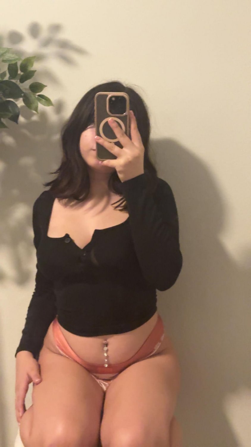 Aly brunette mignonne 26