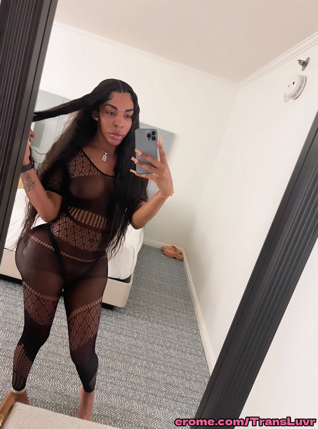 Rabo grande, magro, grosso e ébano Trans fodido por BBC em estilo cachorrinho - Femboy, Shemale, Tranny, Tgirl 4