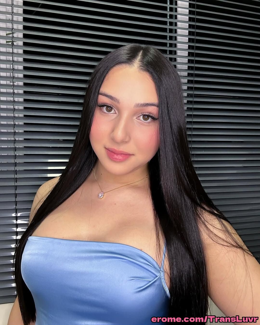 チャビー・ラティーナ・トランス・娘・ファックド・ディープ・イン・ミッショナリー 5