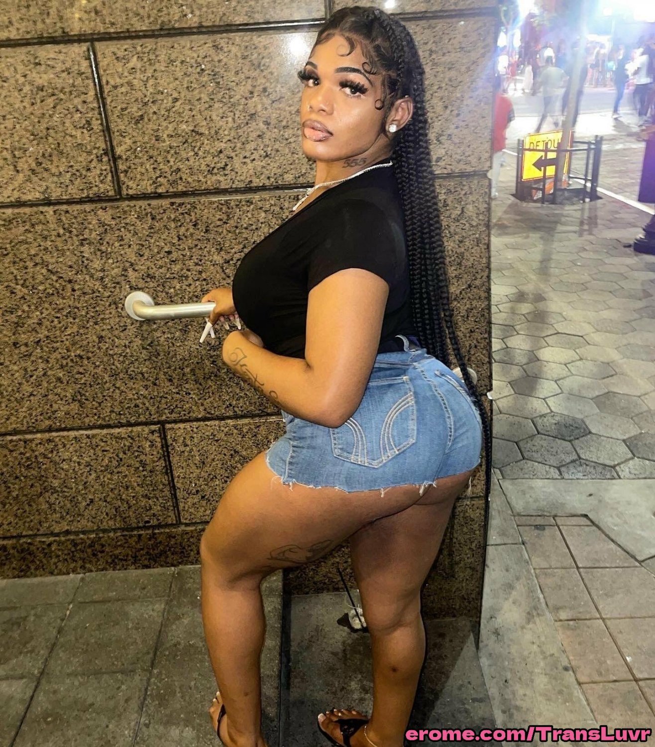 Big Buttlock Black Tranny bierze BBC od tyłu - Femboy, Shemale, Trans, Trap, Feet, Blowjob 7
