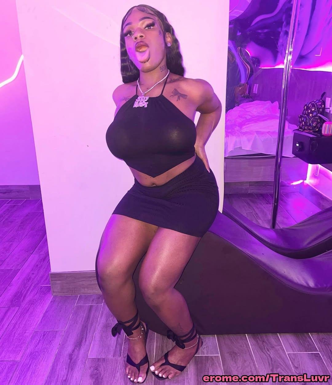 Big Buttlock Black Tranny bierze BBC od tyłu - Femboy, Shemale, Trans, Trap, Feet, Blowjob 10