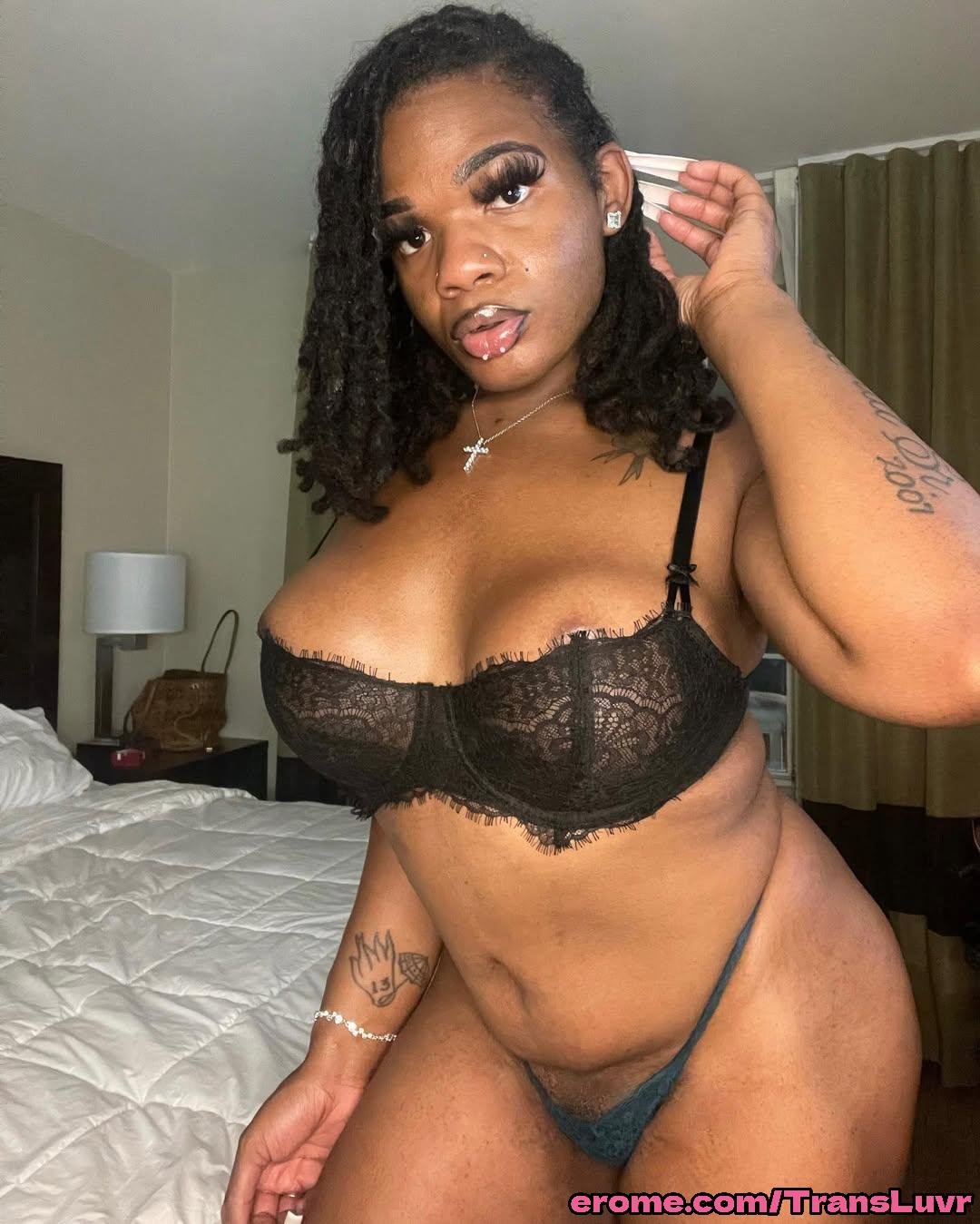 Big Buttlock Black Tranny bierze BBC od tyłu - Femboy, Shemale, Trans, Trap, Feet, Blowjob 18