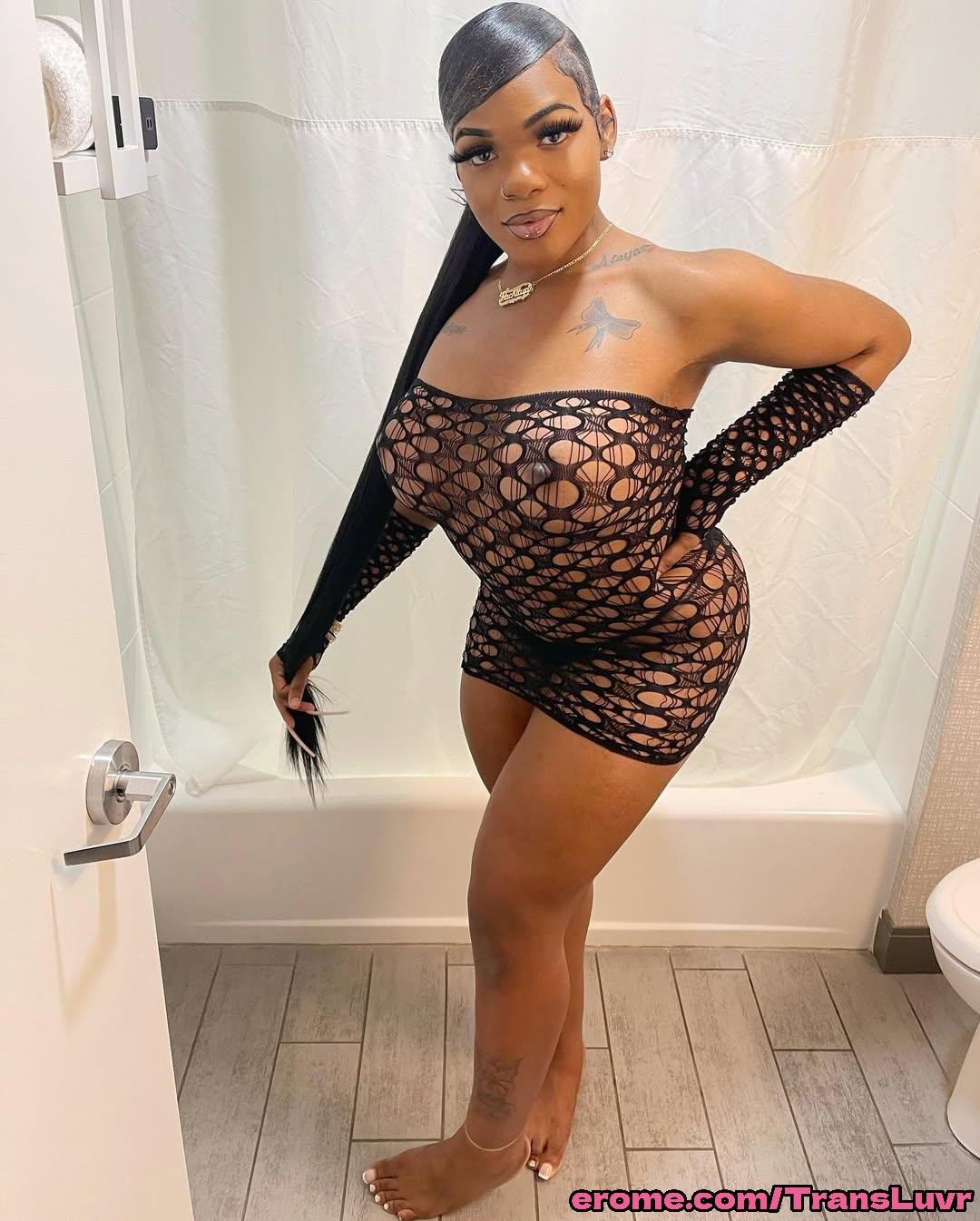 Big Buttlock Black Tranny bierze BBC od tyłu - Femboy, Shemale, Trans, Trap, Feet, Blowjob 69