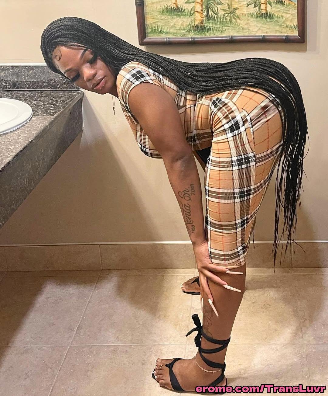 Big Buttlock Black Tranny bierze BBC od tyłu - Femboy, Shemale, Trans, Trap, Feet, Blowjob 74