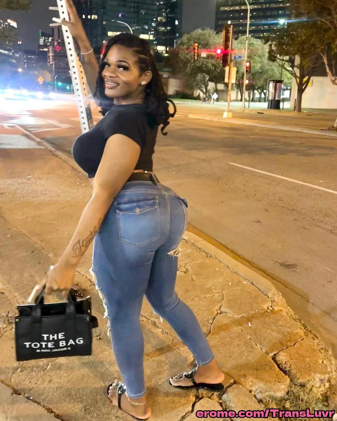 Big Buttlock Black Tranny bierze BBC od tyłu - Femboy, Shemale, Trans, Trap, Feet, Blowjob 76