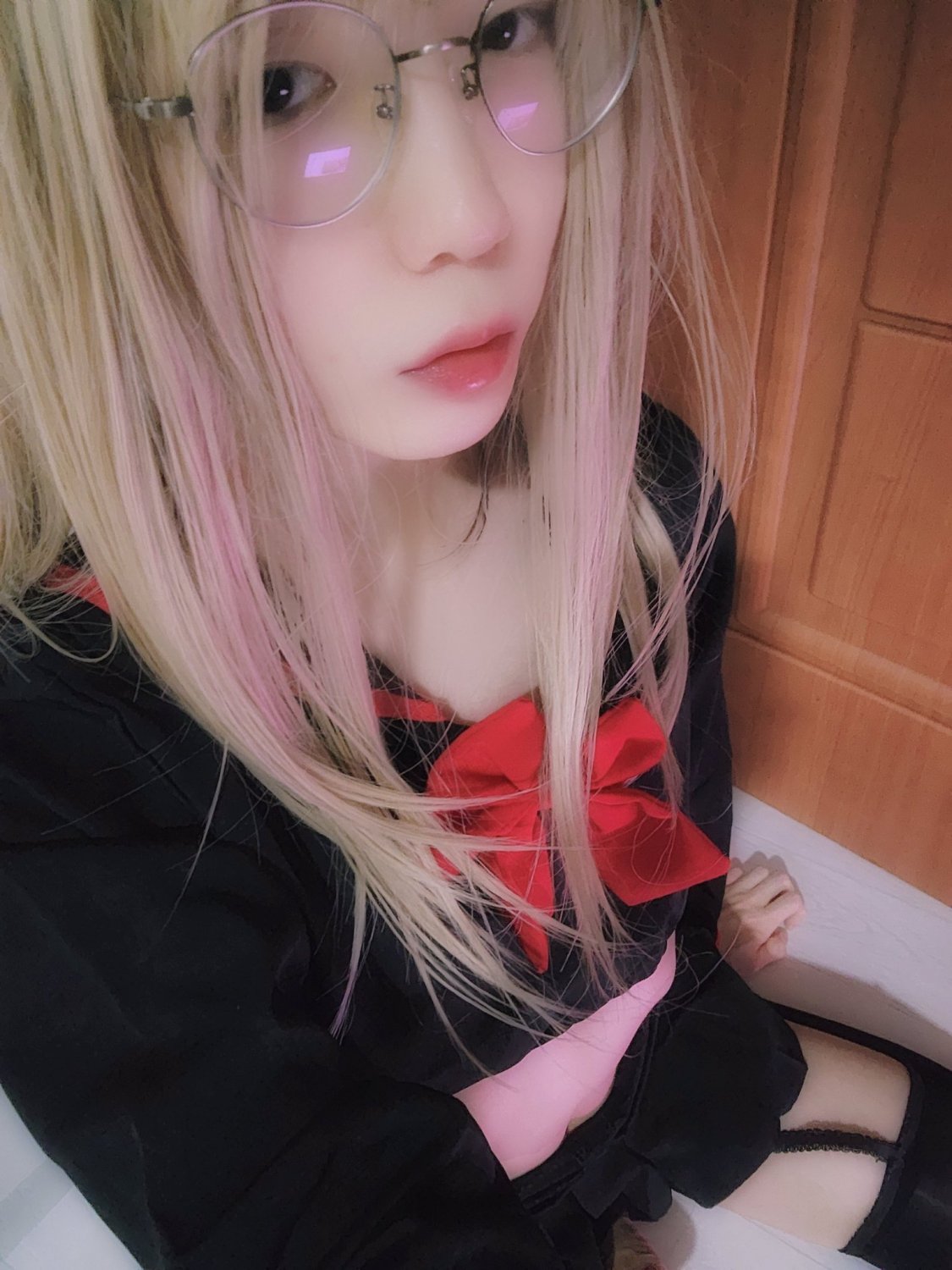 Femboy minúsculo tira um top enorme [femboy, ladyboy, shemale, sissy trap, tgirl tranny] 4