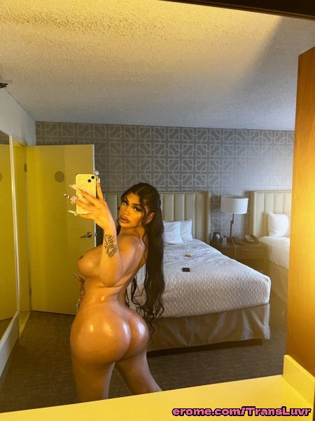 Latina Trans do Rabo Grande Chupa BBC E É Fodida [Femboy, Tranny, Shemale, Sissy, Trap] 7