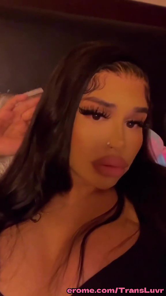 Latina Trans do Rabo Grande Chupa BBC E É Fodida [Femboy, Tranny, Shemale, Sissy, Trap] 11