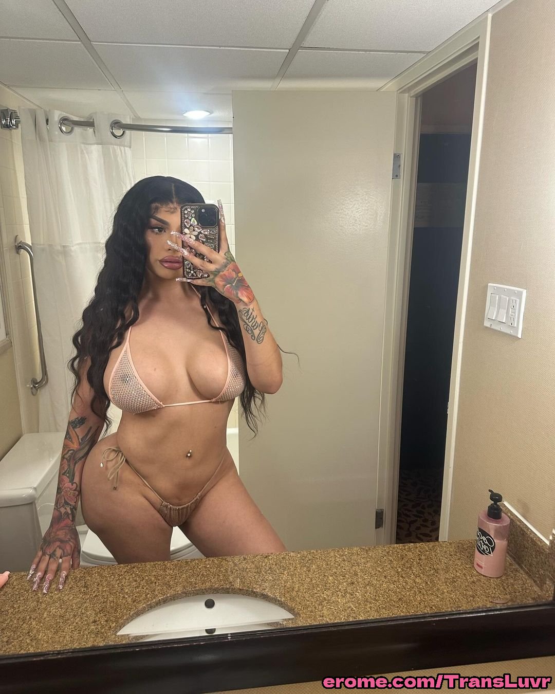 Latina Trans do Rabo Grande Chupa BBC E É Fodida [Femboy, Tranny, Shemale, Sissy, Trap] 13