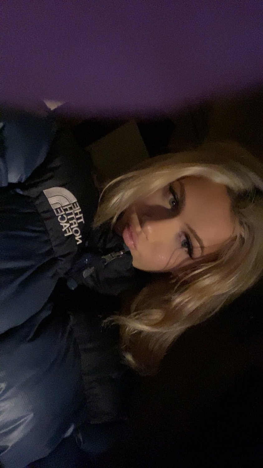 Young Hung Mini Trans Babe Ready to Play 20