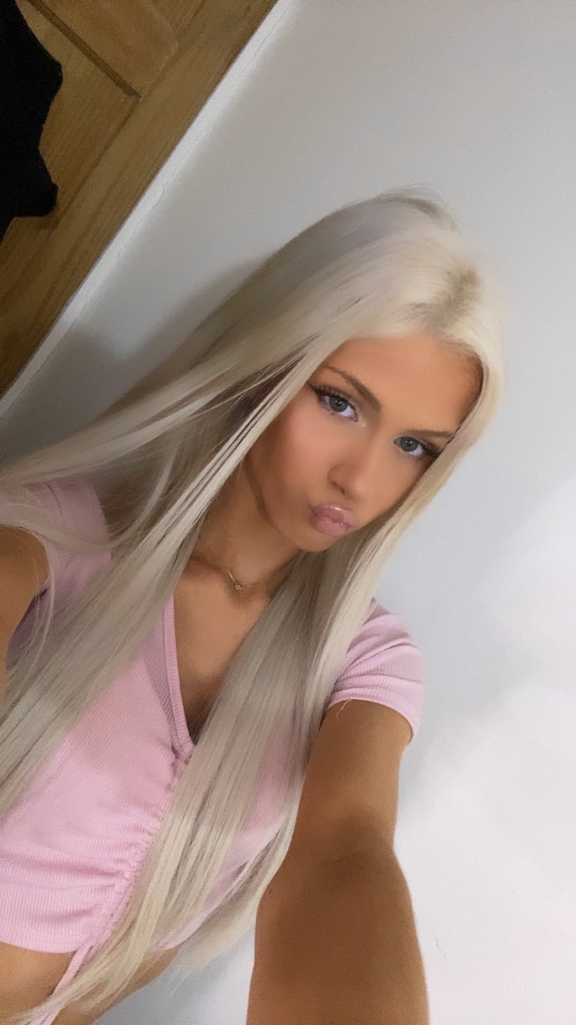 Young Hung Mini Trans Babe Ready to Play 22