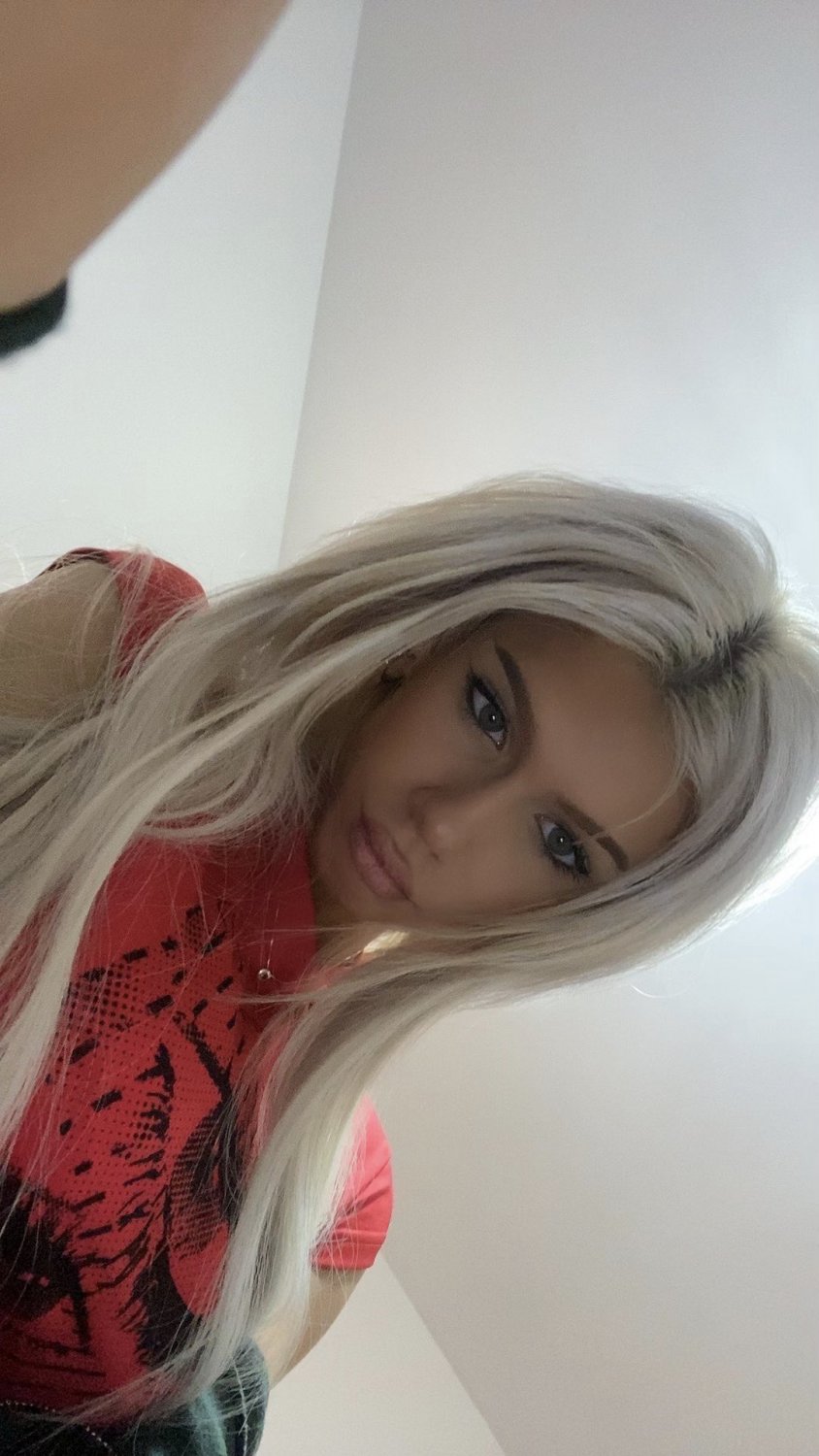 Young Hung Mini Trans Babe Ready to Play 35