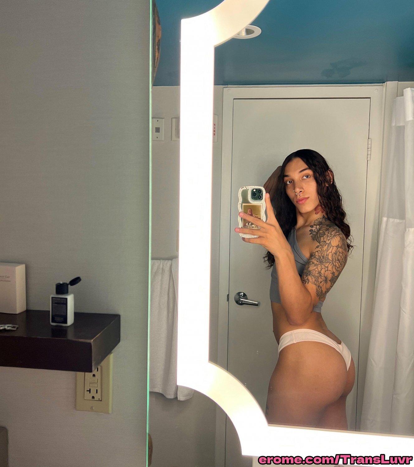 Alta y delgada latina trans follada por la BBC en misionero - transexual, transexual, trampa, ts, tgirl, mamada 31