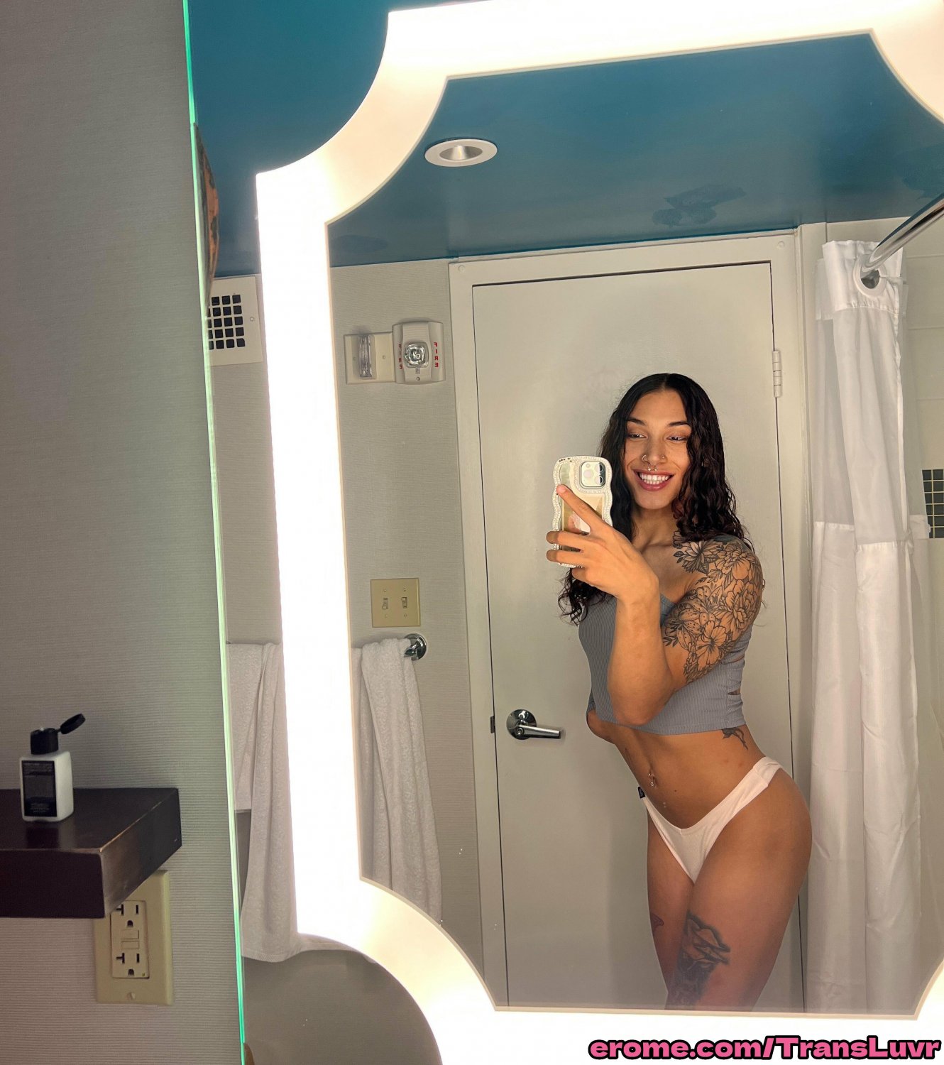 Alta y delgada latina trans follada por la BBC en misionero - transexual, transexual, trampa, ts, tgirl, mamada 32