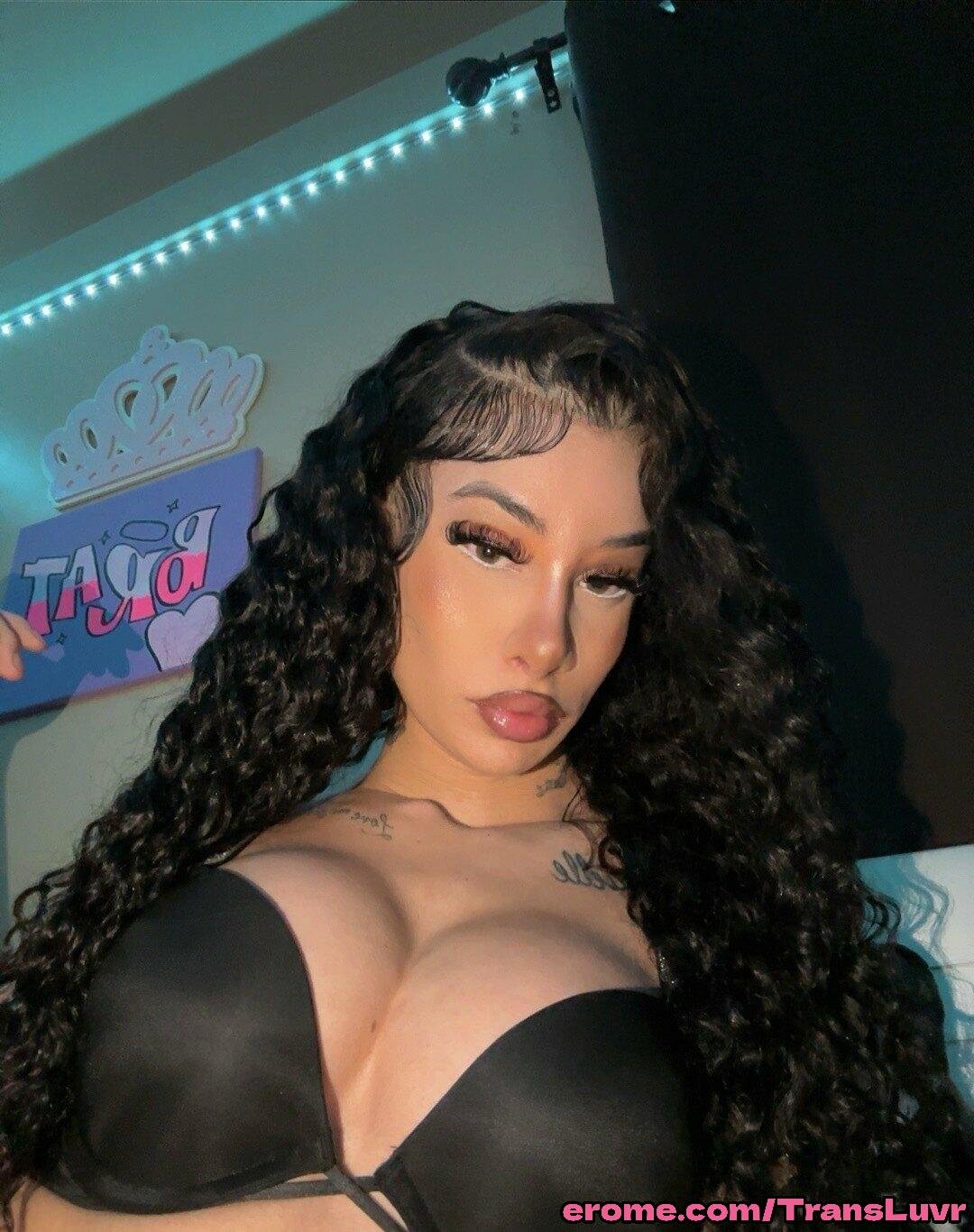 Un petit Trans latino fait une pipe à un BBC N Fucks de 11 pouces - Shemale, Tranny, Trap, Ts, Tgirl 6