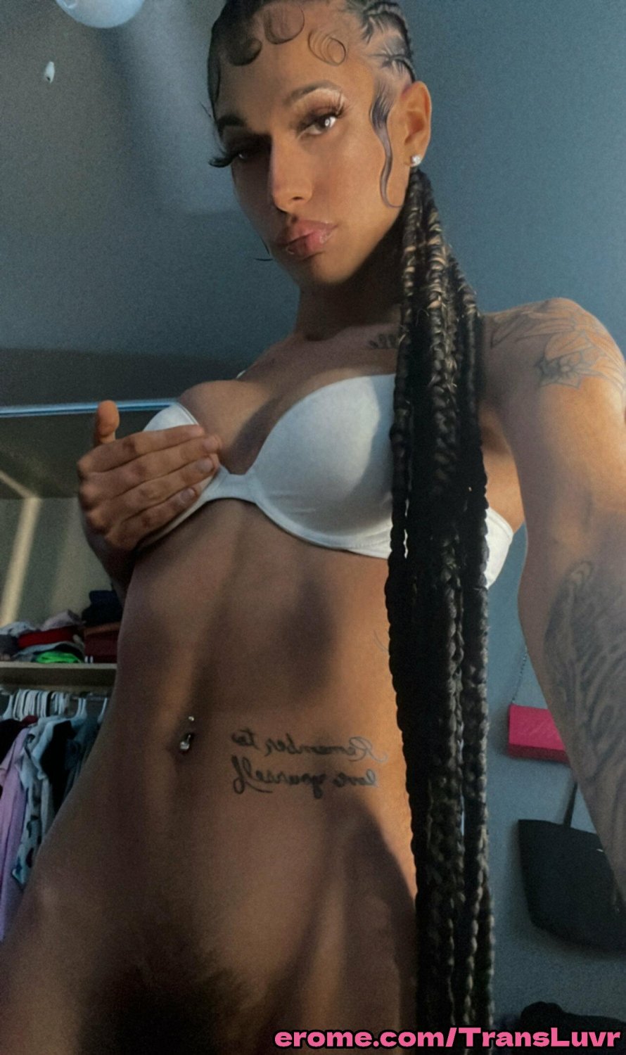 Un petit Trans latino fait une pipe à un BBC N Fucks de 11 pouces - Shemale, Tranny, Trap, Ts, Tgirl 10